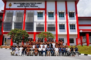 Group photo taking at Meru Raya Fire and Rescue Station, Ipoh on 21.10.2024